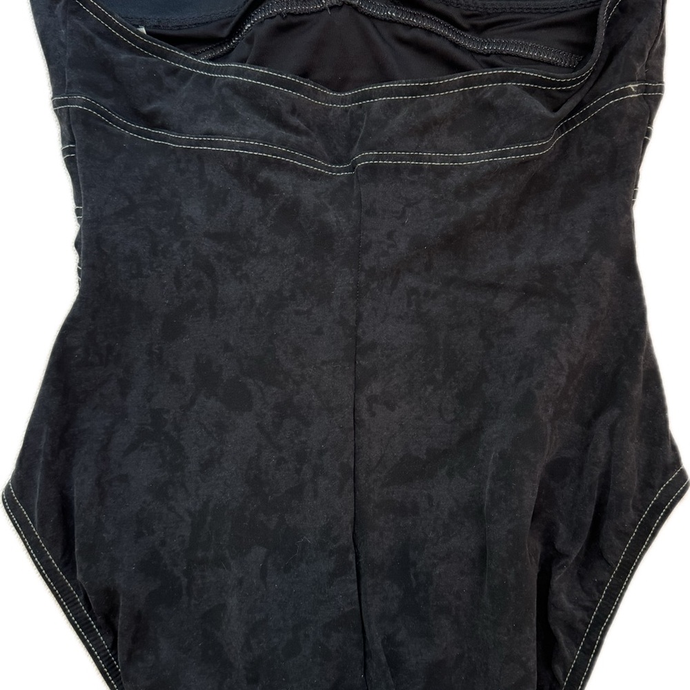 STUNNING one piece suit with matching swim skirt, size large, unique & sexy. ๐ - Picture 6 of 13